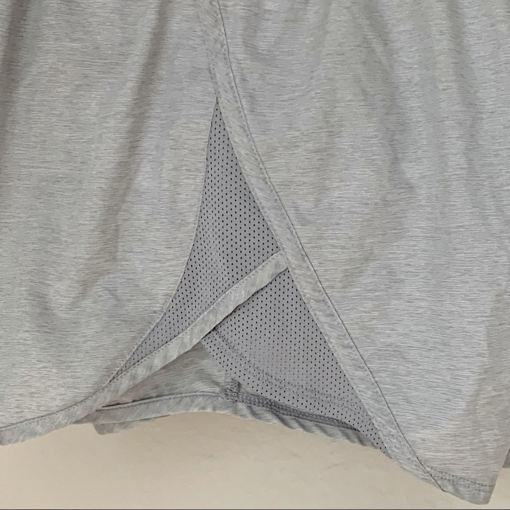 UNDER ARMOUR Fly-By 2.0 3.5” Shorts Gray Wolf Full Heather Size Small - Picture 7 of 14